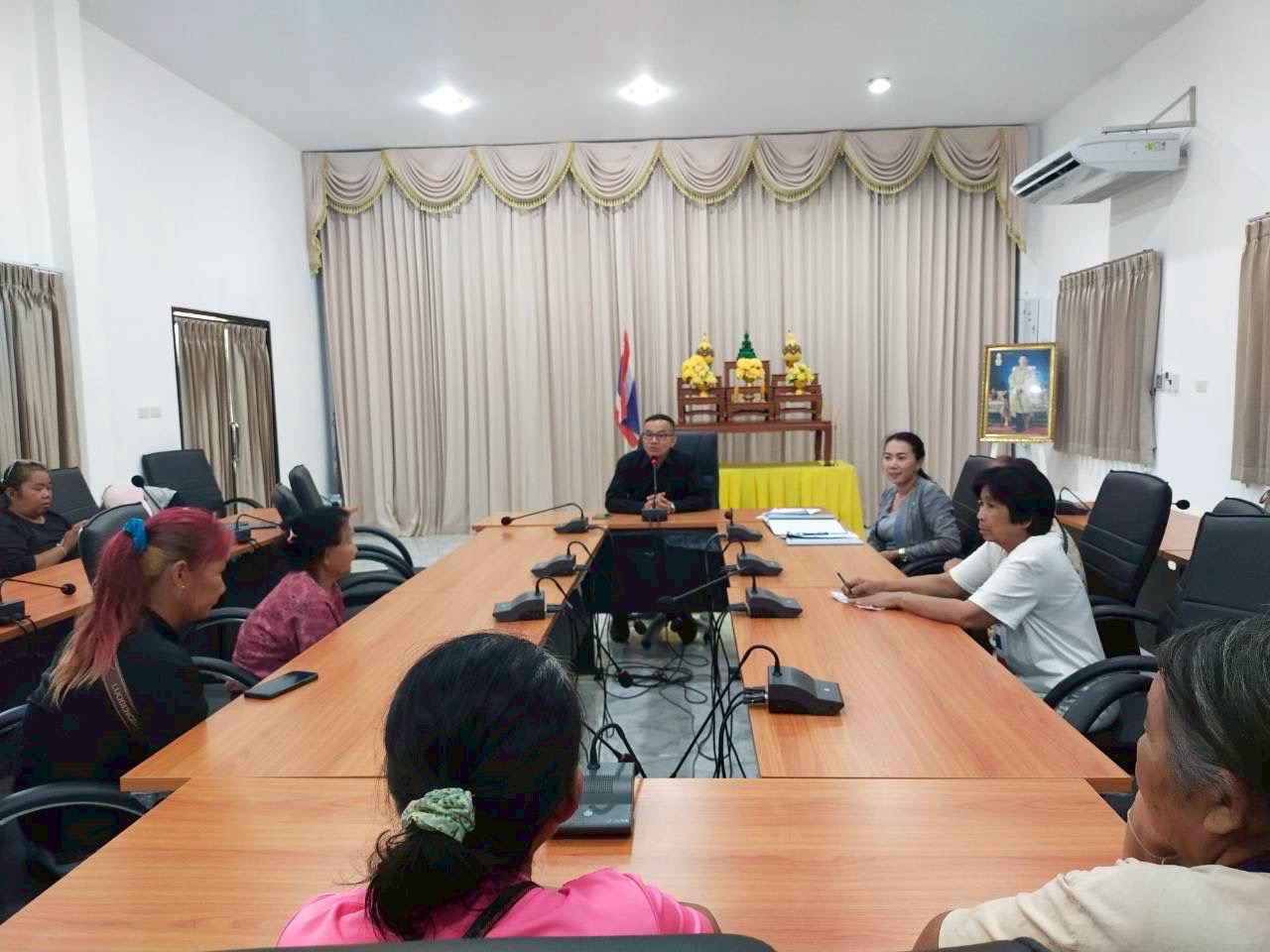 👩🏻‍🦰ประชุมติดตามลูกหนี้ค้างชำระกองทุนพัฒนาบทบาทสตรีตำบลหันนางาม👩🏻‍🦰